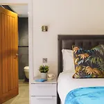 Beechwood Brook, 3 Bed, 3 Bath, Parking, 아파트 *