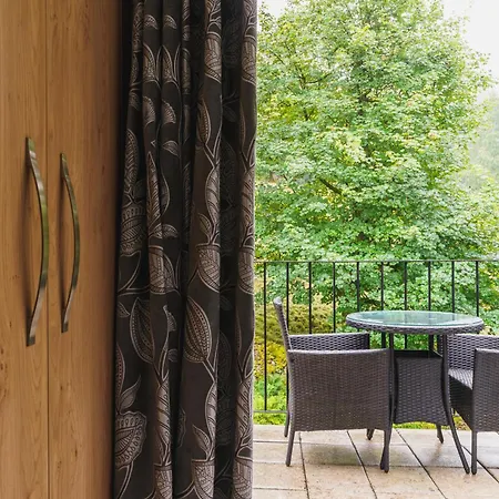 Apartment Beechwood Brook, 3 Bed, 3 Bath, Parking,