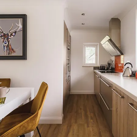 Apartment Beechwood Brook, 3 Bed, 3 Bath, Parking, *