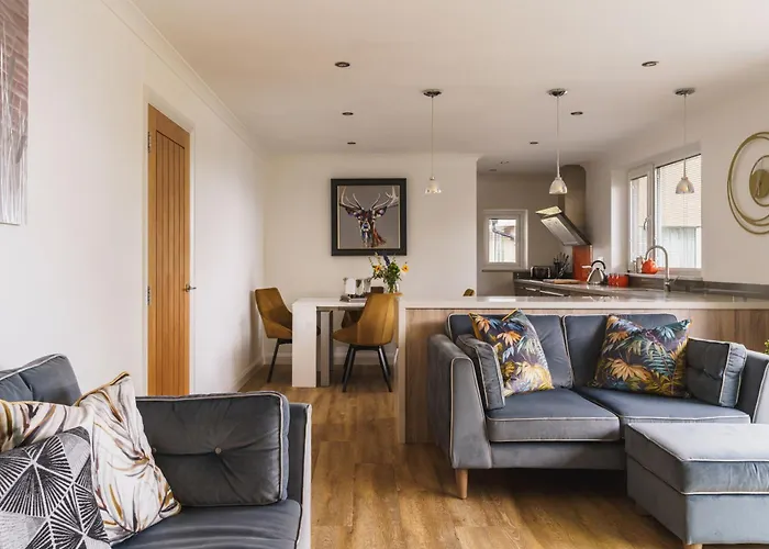 Daire Beechwood Brook, 3 Bed, 3 Bath, Parking,